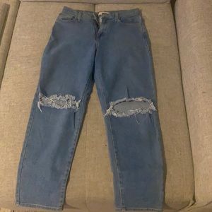 This is a stylish mom ribbed jeans, it stops right at the ankle